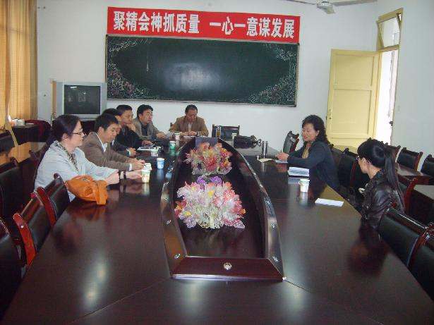 与徐家扁小学领导及教师座谈